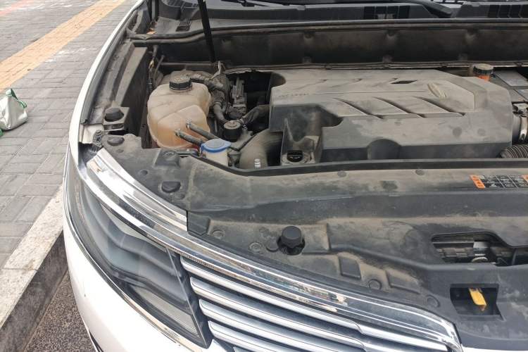 Used Lincoln MKX 2015 2.7T Four-Wheel Drive Prestige Edition Engine Bay Right