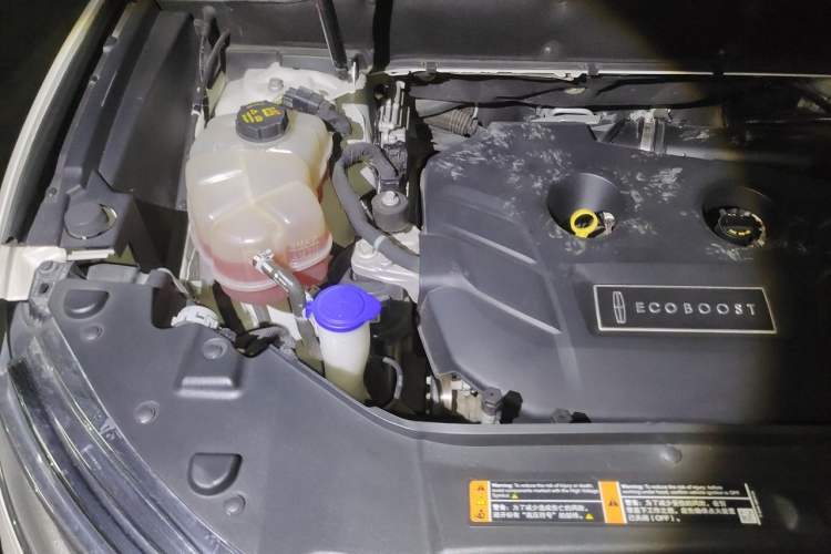 Used Lincoln MKX 2015 2.0T Two-Wheel Drive Deluxe Edition Engine Bay Right