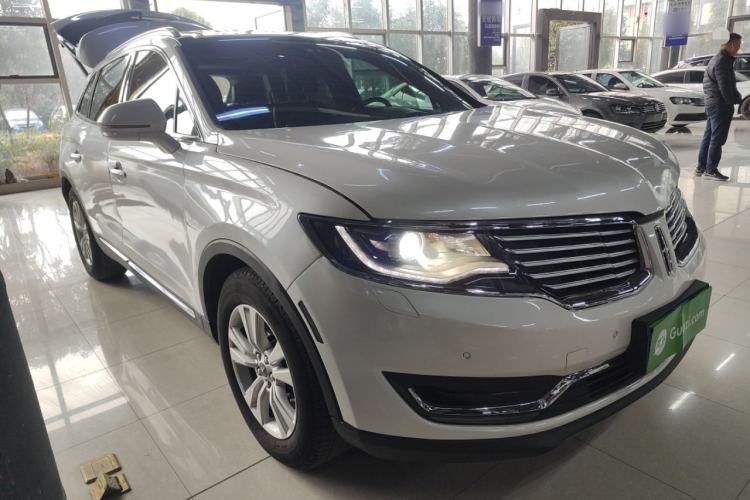 Used Lincoln MKX 2015 2.0T Two-Wheel Drive Deluxe Edition Front Right 45 Deg