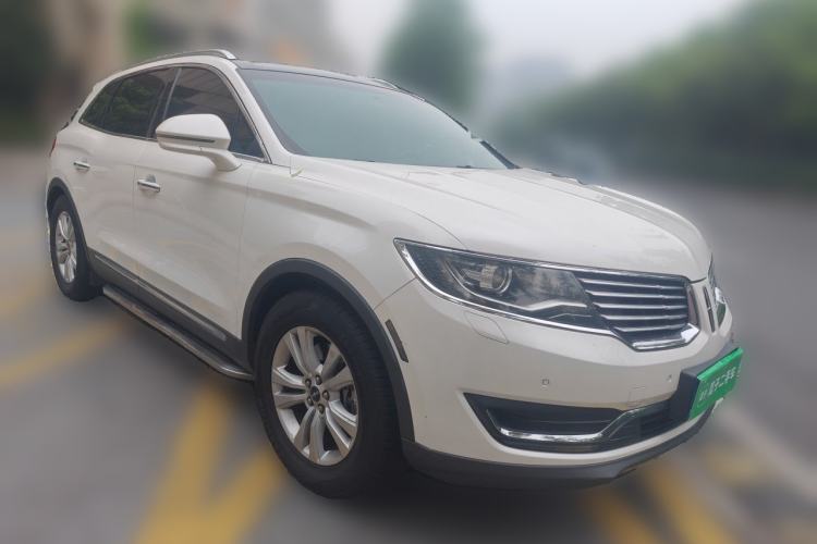 Used Lincoln MKX 2015 2.0T Two-Wheel Drive Deluxe Edition Front Right 45 Deg