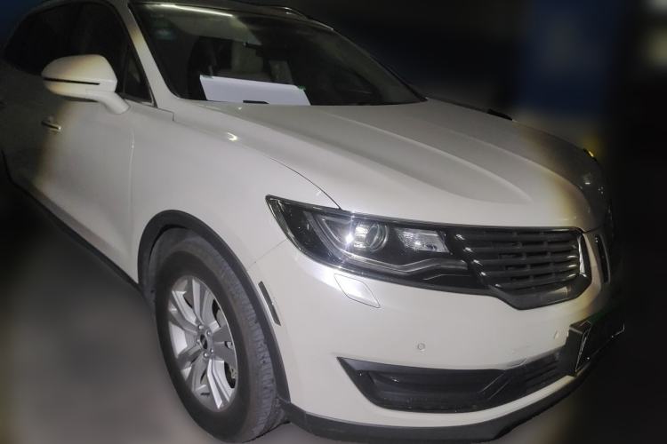 Used Lincoln MKX 2015 2.0T Two-Wheel Drive Deluxe Edition Front Right 45 Deg
