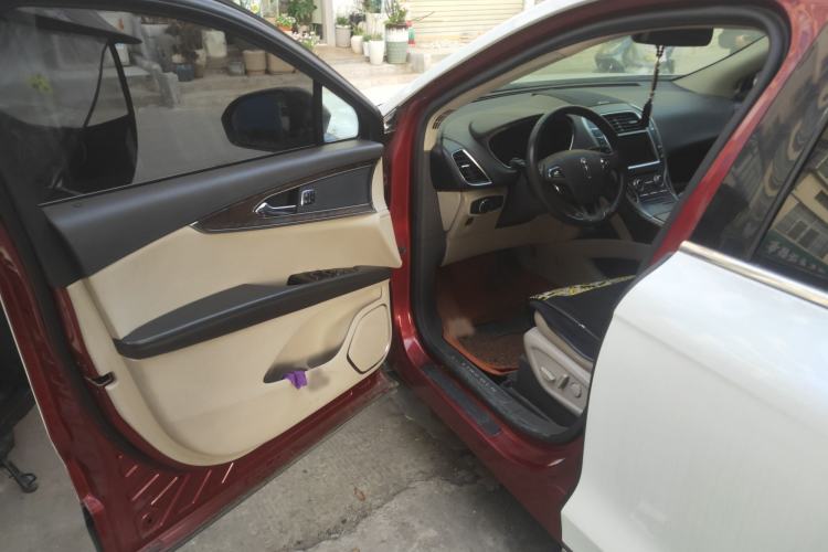Used Lincoln MKX 2015 2.0T Two-Wheel Drive Deluxe Edition Interior 3