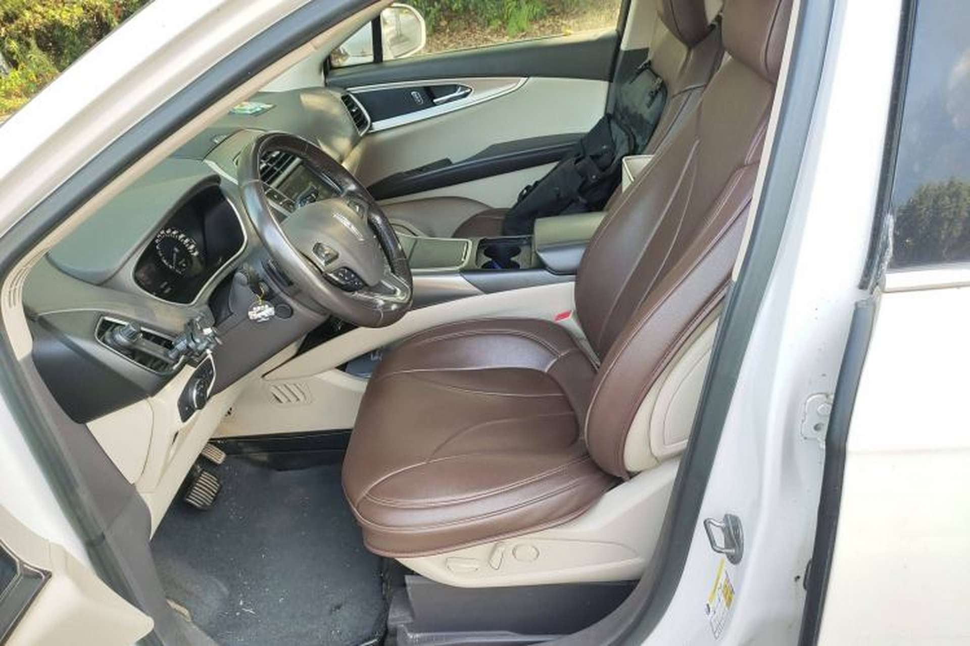 Used Lincoln MKX 2015 2.0T Two-Wheel Drive Deluxe Edition Left Front Seat