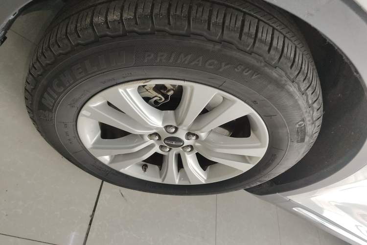 Used Lincoln MKX 2015 2.0T Two-Wheel Drive Deluxe Edition Left Front Wheel Hub