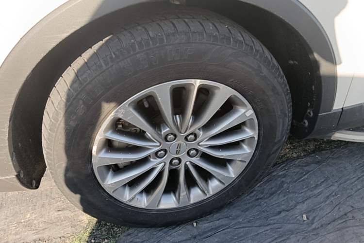 Used Lincoln MKX 2015 2.0T Four-Wheel Drive Luxury Edition Left Front Wheel Hub