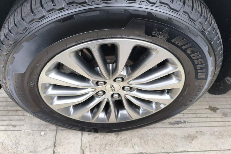 Used Lincoln MKX 2015 2.0T Four-Wheel Drive Luxury Edition Left Front Wheel Hub