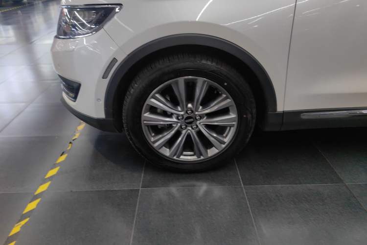 Used Lincoln MKX 2015 2.7T Four-Wheel Drive Prestige Edition Left Front Wheel Hub