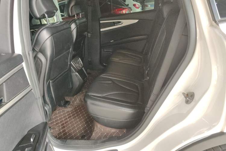 Used Lincoln MKX 2015 2.0T Two-Wheel Drive Deluxe Edition Left Rear Seat
