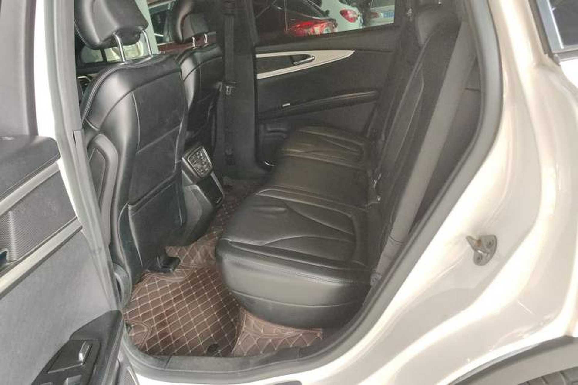 Used Lincoln MKX 2015 2.0T Two-Wheel Drive Deluxe Edition Left Rear Seat
