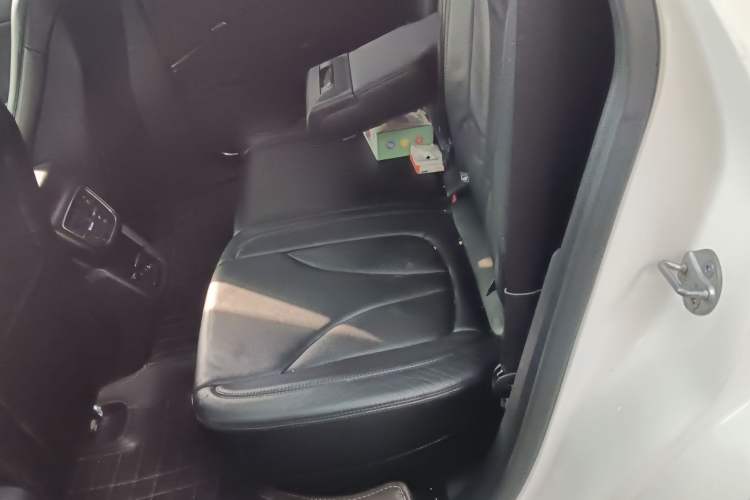 Used Lincoln MKX 2015 2.0T Four-Wheel Drive Luxury Edition Left Rear Seat