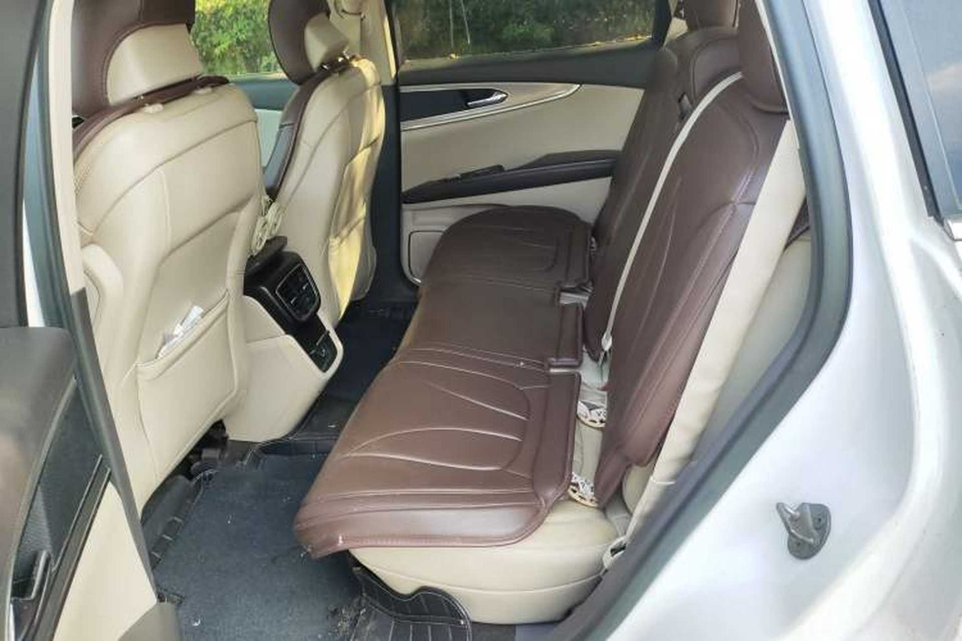 Used Lincoln MKX 2015 2.0T Two-Wheel Drive Deluxe Edition Left Rear Seat