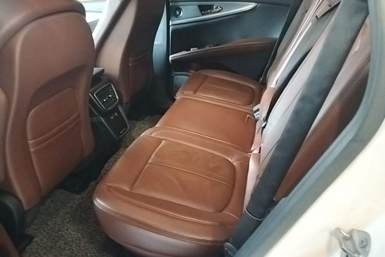 Used Lincoln MKX 2015 2.7T Four-Wheel Drive Prestige Edition Left Rear Seat