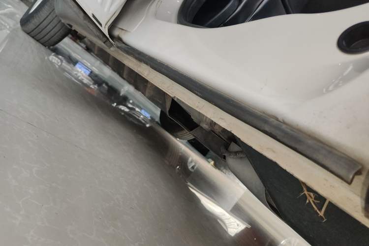Used Lincoln MKX 2015 2.0T Two-Wheel Drive Deluxe Edition Left Side Sill