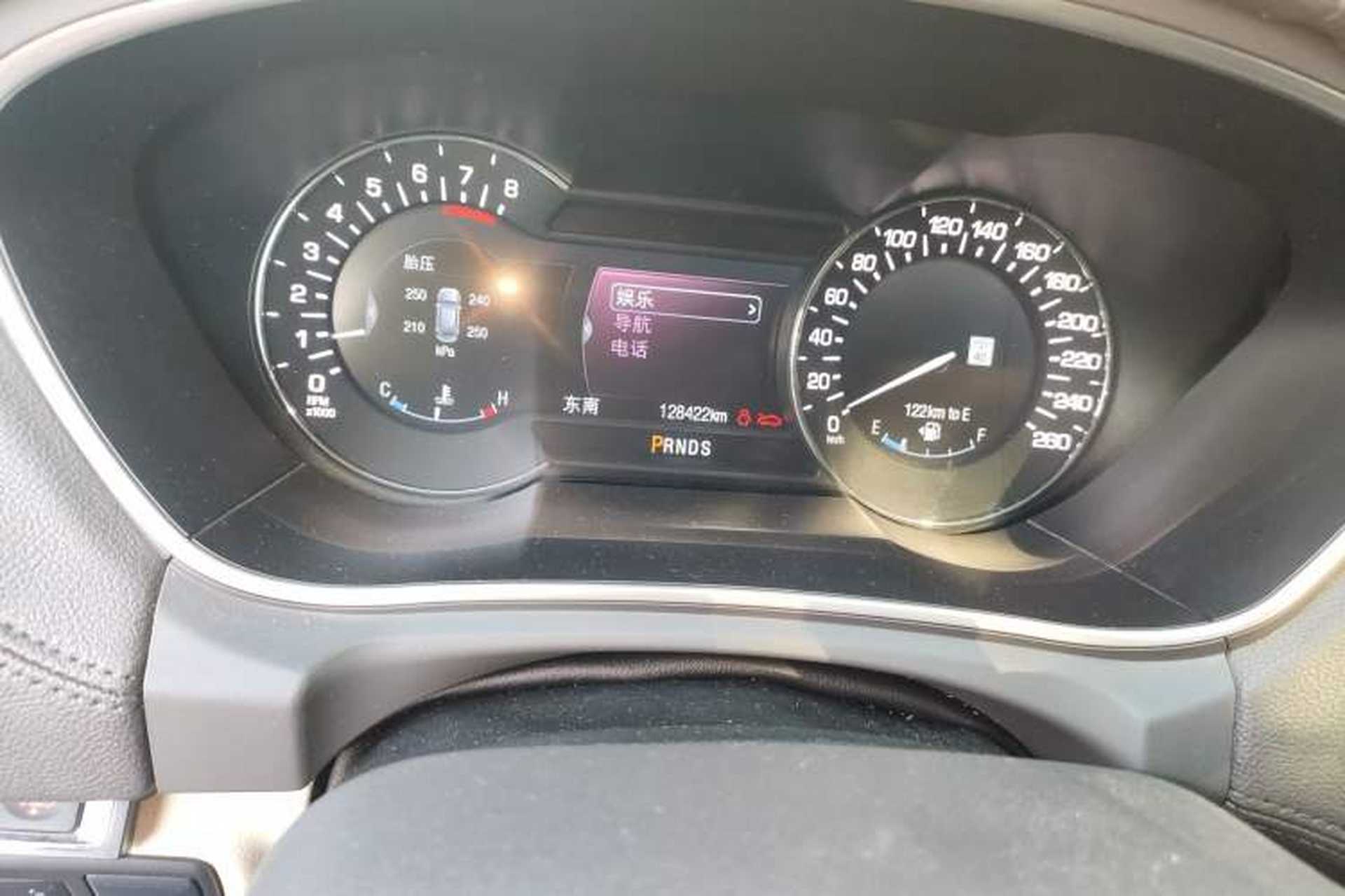 Used Lincoln MKX 2015 2.0T Two-Wheel Drive Deluxe Edition Odometer Close Up