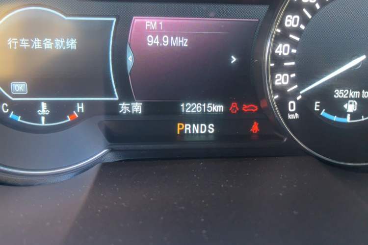 Used Lincoln MKX 2015 2.0T Two-Wheel Drive Deluxe Edition Odometer Close Up