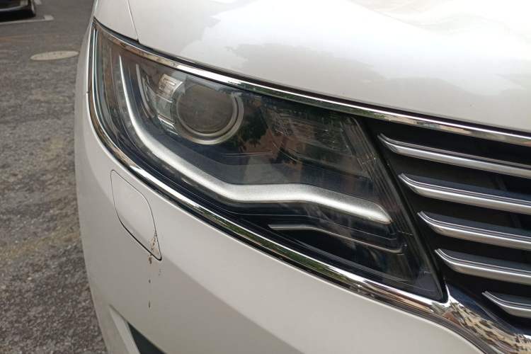 Used Lincoln MKX 2015 2.0T Four-Wheel Drive Luxury Edition Right Front Headlight