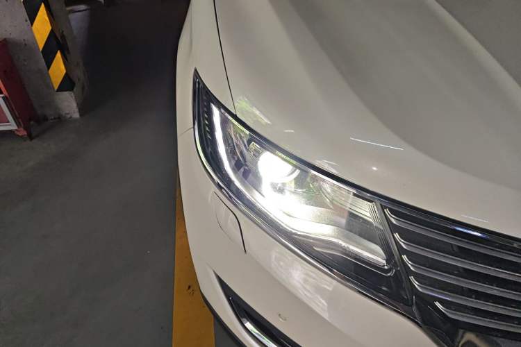 Used Lincoln MKX 2015 2.0T Four-Wheel Drive Luxury Edition Right Front Headlight