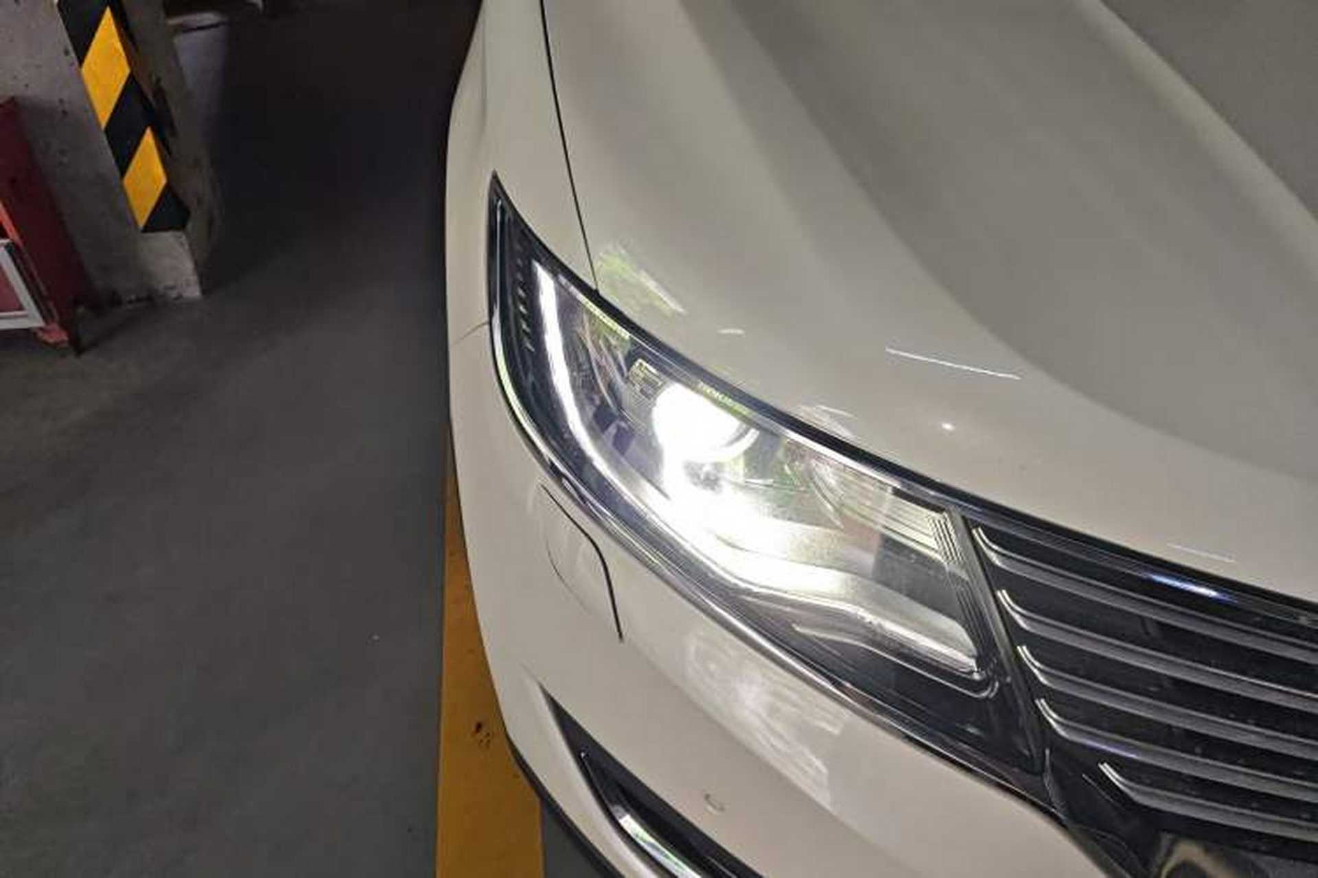 Used Lincoln MKX 2015 2.0T Four-Wheel Drive Luxury Edition Right Front Headlight