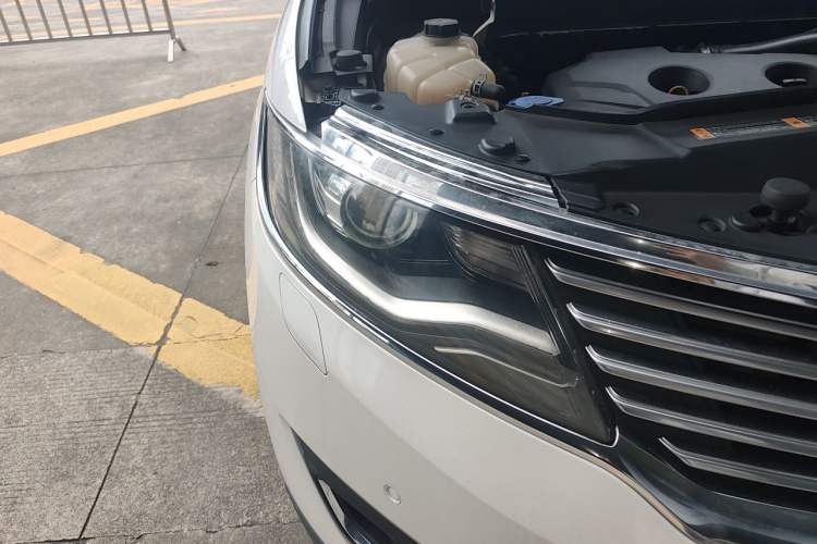 Used Lincoln MKX 2015 2.0T Four-Wheel Drive Luxury Edition Right Front Headlight