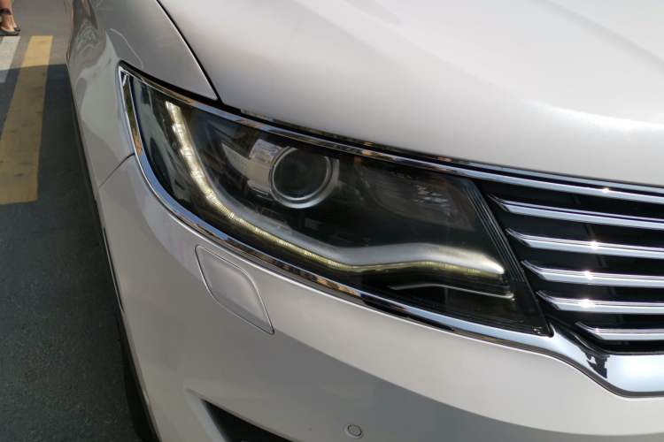 Used Lincoln MKX 2015 2.0T Four-Wheel Drive Luxury Edition Right Front Headlight