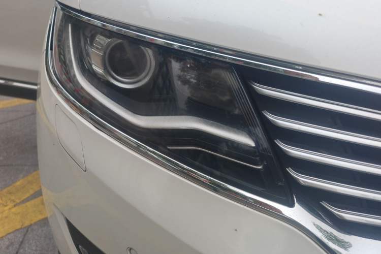 Used Lincoln MKX 2015 2.0T Two-Wheel Drive Deluxe Edition Right Front Headlight