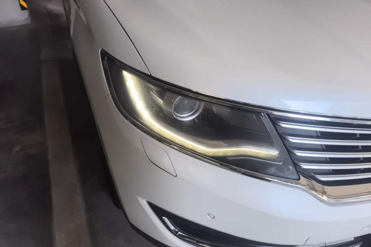 Used Lincoln MKX 2015 2.0T Four-Wheel Drive Luxury Edition Right Front Headlight