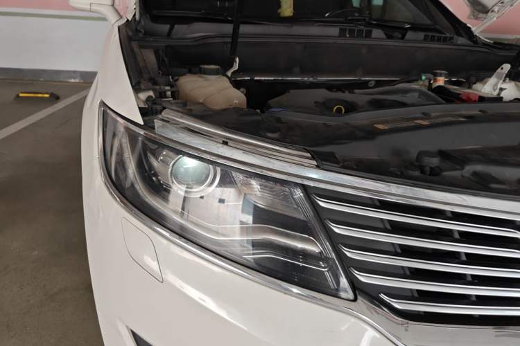 Used Lincoln MKX 2015 2.0T Four-Wheel Drive Luxury Edition Right Front Headlight