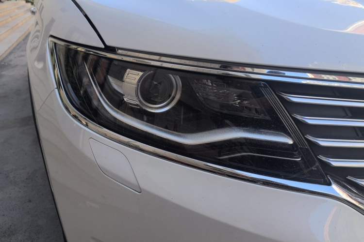 Used Lincoln MKX 2015 2.0T Two-Wheel Drive Deluxe Edition Right Front Headlight