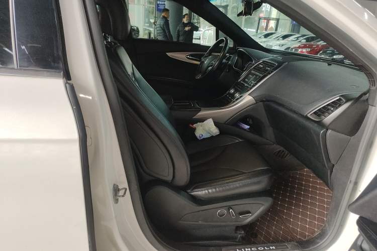 Used Lincoln MKX 2015 2.0T Two-Wheel Drive Deluxe Edition Right Front Seat