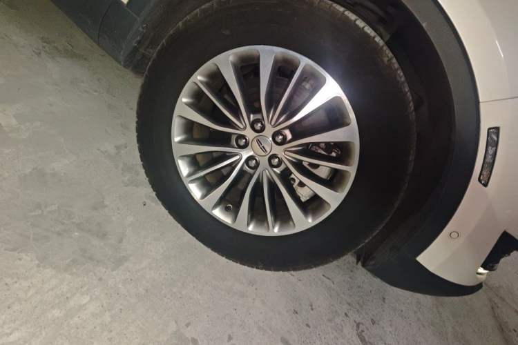 Used Lincoln MKX 2015 2.0T Four-Wheel Drive Luxury Edition Right Front Wheel Hub