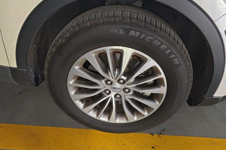 Used Lincoln MKX 2015 2.0T Four-Wheel Drive Luxury Edition Right Front Wheel Hub