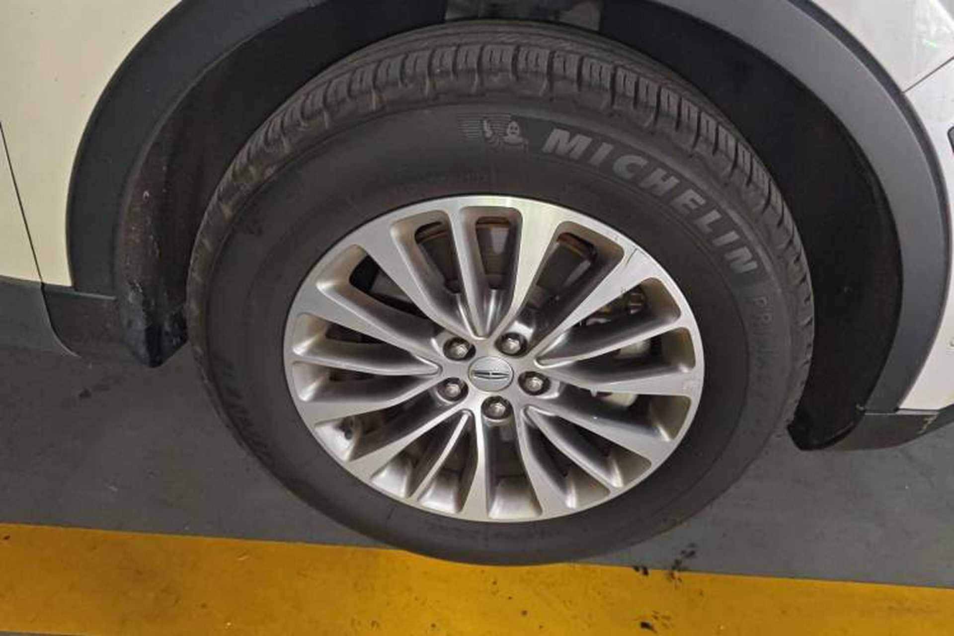 Used Lincoln MKX 2015 2.0T Four-Wheel Drive Luxury Edition Right Front Wheel Hub