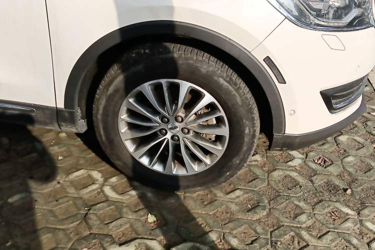 Used Lincoln MKX 2015 2.0T Four-Wheel Drive Luxury Edition Right Front Wheel Hub
