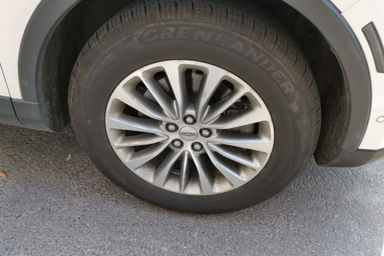 Used Lincoln MKX 2015 2.0T Four-Wheel Drive Luxury Edition Right Front Wheel Hub