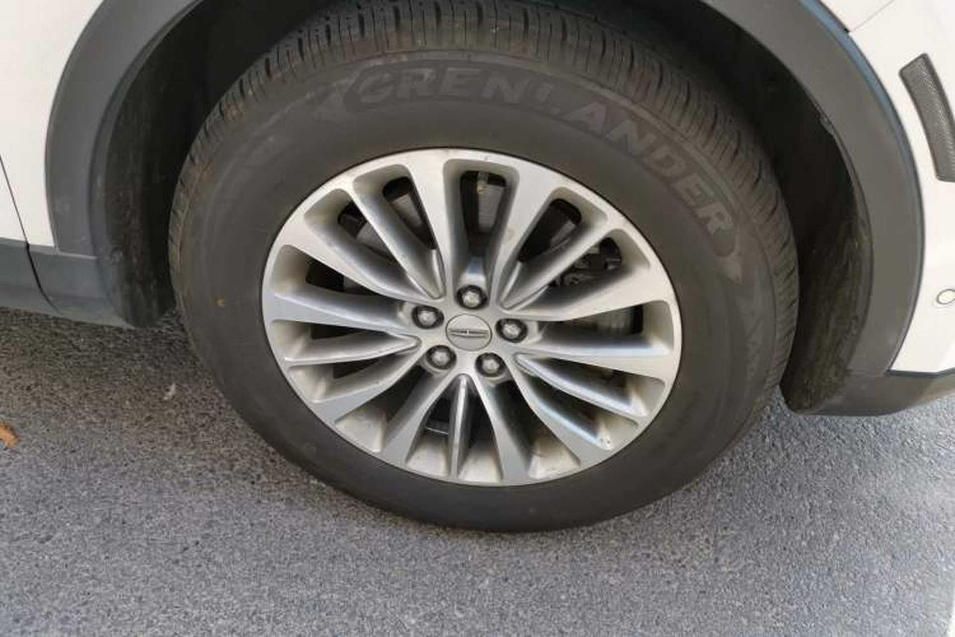 Used Lincoln MKX 2015 2.0T Four-Wheel Drive Luxury Edition Right Front Wheel Hub
