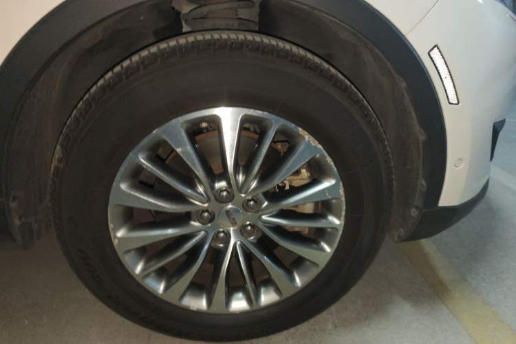 Used Lincoln MKX 2015 2.0T Four-Wheel Drive Luxury Edition Right Front Wheel Hub