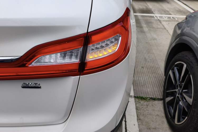 Used Lincoln MKX 2015 2.0T Four-Wheel Drive Luxury Edition Right Rear Taillight