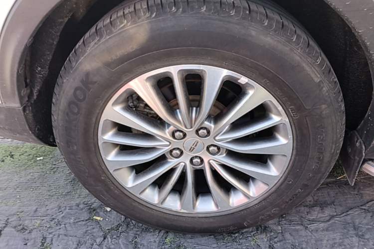 Used Lincoln MKX 2015 2.0T Four-Wheel Drive Luxury Edition Right Rear Wheel Hub