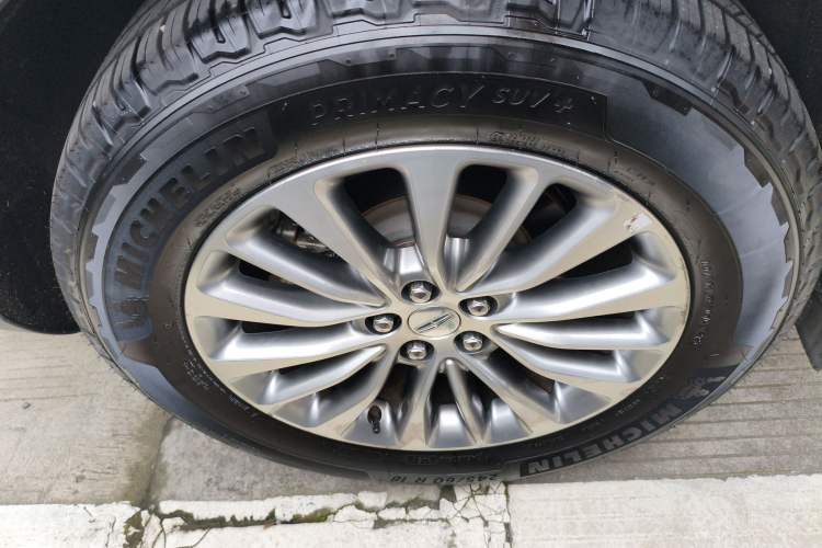 Used Lincoln MKX 2015 2.0T Four-Wheel Drive Luxury Edition Right Rear Wheel Hub