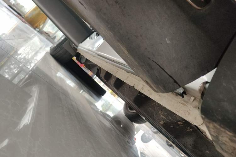 Used Lincoln MKX 2015 2.0T Two-Wheel Drive Deluxe Edition Right Side Sill