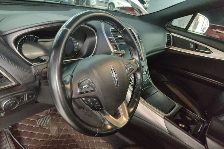 Used Lincoln MKX 2015 2.0T Two-Wheel Drive Deluxe Edition Steering Wheel