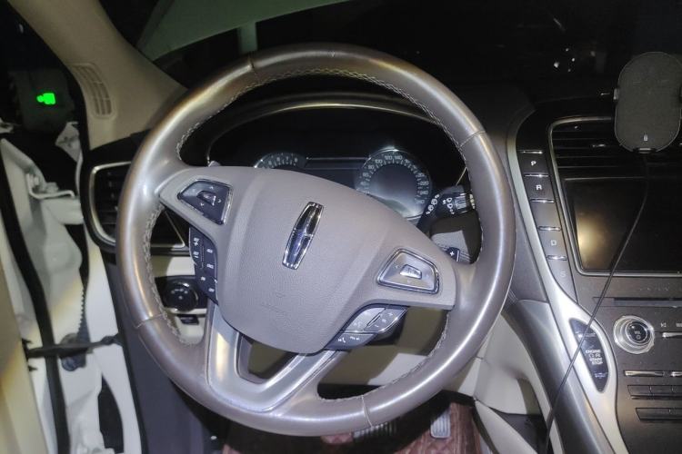 Used Lincoln MKX 2015 2.0T Two-Wheel Drive Deluxe Edition Steering Wheel