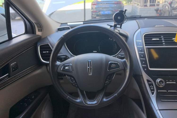 Used Lincoln MKX 2015 2.0T Two-Wheel Drive Deluxe Edition Steering Wheel
