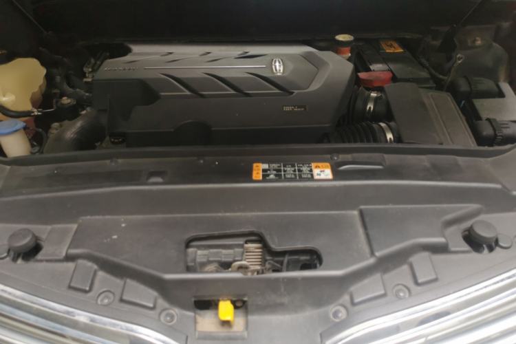Used Lincoln MKX  Engine Bay