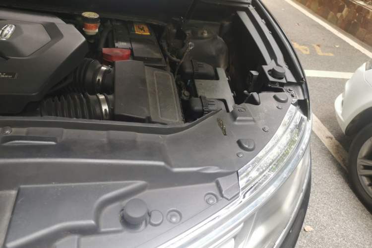 Used Lincoln MKX  Engine Bay Left