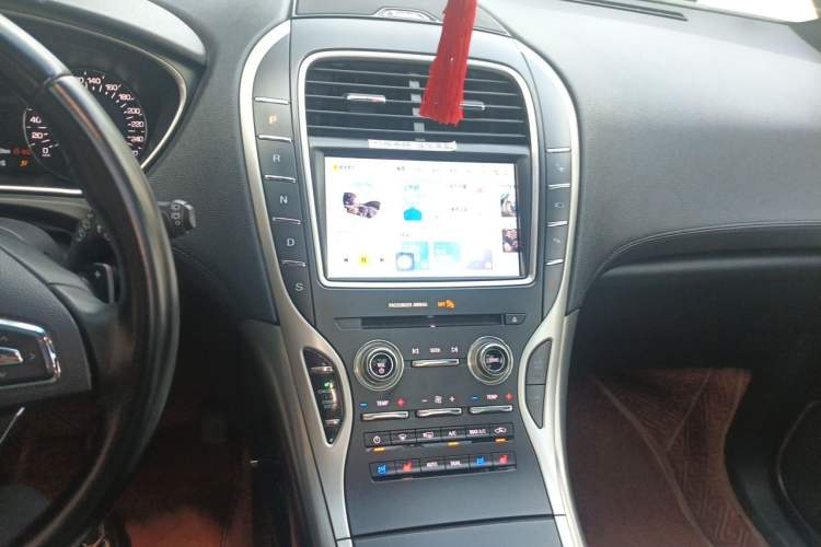 Used Lincoln MKX  Audio And AC Panel