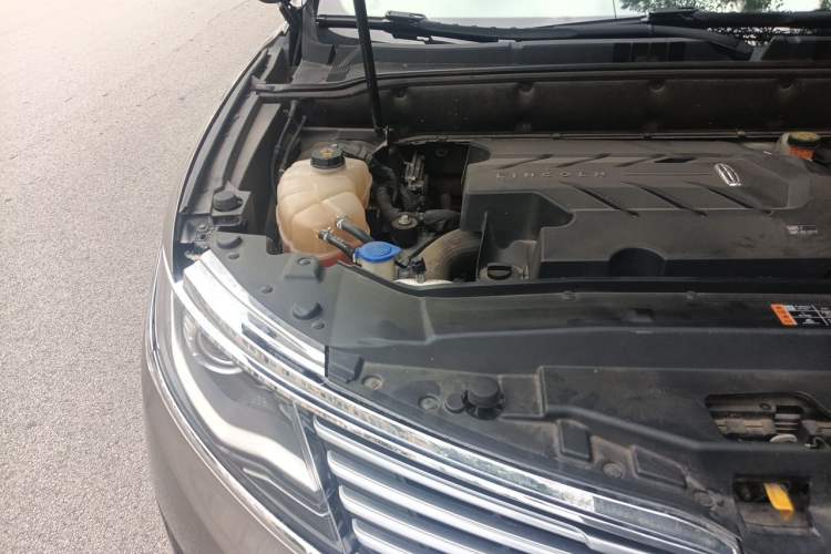 Used Lincoln MKX  Engine Bay Right
