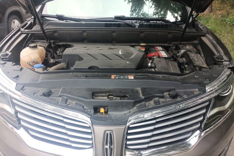 Used Lincoln MKX  Engine Bay