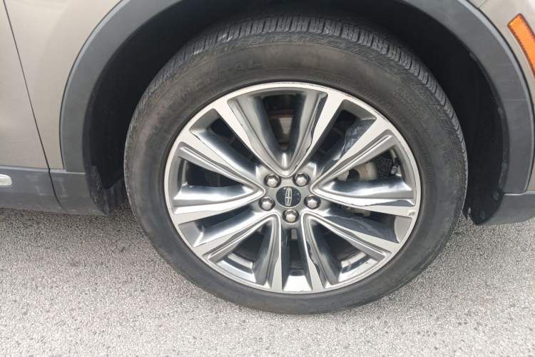 Used Lincoln MKX  Right Front Wheel Hub