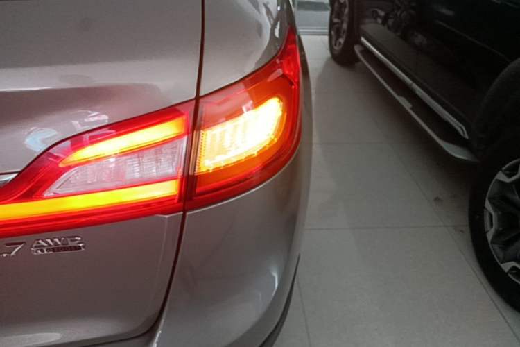 Used Lincoln MKX 2016 2.7T Reserve U.S.-Spec Version Right Rear Taillight